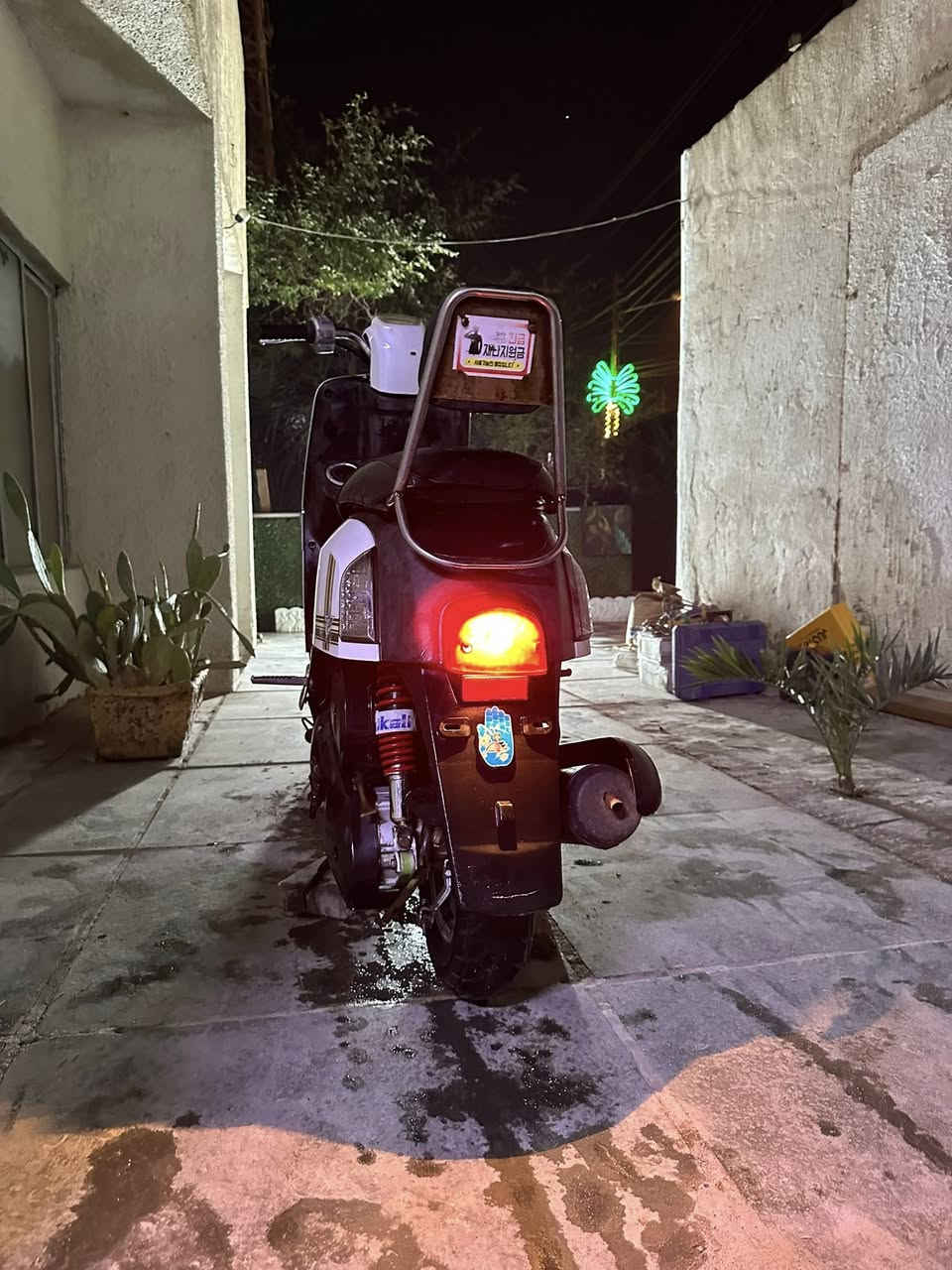 دراجه ماكس بوليس دراجه بحالت الوكاله نكره سلف وياله نجمه صالنصه رياضيه وفصلات والبلاديه وياها دراجه بيها كتاب ماتكدر تكضك اي دوريه وتحاسبك وصل شرا موجود دراجه أوراق وتكدر ترقم هم مكاني بصره قضاء الدير ***********لشراي يخابرني وبخدمته متوفر شريحه واتساب دراجه سعرها950
