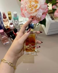 عطر ليبرا • ايف سان لوران • عطر زهري