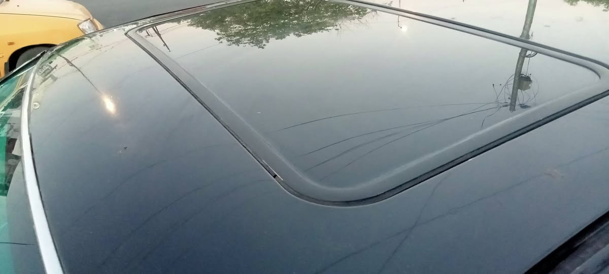 سلام عليكم سياره سني 98لونه اسود خصوصي رقم إنكليزي سنويه بسمي 28 تخم تاير باتري جديد صدر حداديه نضيف سلايت تنته شغال عنواني بغداد ***********،
