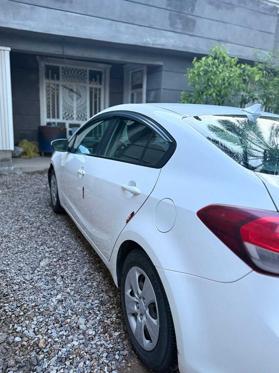 سلام عليكم 
سيارة فورتي 2017 أمريكي 
محرك 2000 دوش 
رقمها ديالى  باسمي شرط التحويل
ضررها قبق الصندوك مبدل 
وبيها يم الباب الخلفي ضربه صغيره منزل صورتها  
محركها مجفت ع ايدي تجفيت درجه اولى بعدة بالضمان 
سعرها 125 وبيها مجال
مكانها ديالى هبهب 
لاي استفسار اتصل واني حاضر 
***********
متواجد واتس اب وخاص
