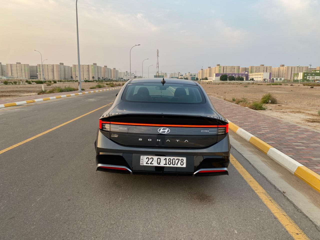 سوناتا SEL 2024 - وارد أمريكي / محرك 2.5/
كير 8 نمر
المواصفات:
• تشغيل عن بُعد
• دخول وتشغيل بصمة
• نظام النقطة العمياء
• رادار أمامي + فرملة طوارئ تلقائية أمامي وخلفي
Apple CarPlay شاشة كبيرة تدعم •
• كرسي السائق كهربائي
• تدفئة للمقاعد الأمامية
• منافذ شحن خلفية
• الزجاج الأمامي (السائق + الراكب) دبل جام
• محرك 2.5 طبيعي - مرغوب
• كير 8 نمر - اقتصادي 
السعر215بيه  مجال 
الحادث فقط مقدمة البنيد كما موضح بالسونار بدون دواخل بدون ايرباك  ماشية 13 الف 
رقم هاتف ***********
مكان بغداد
