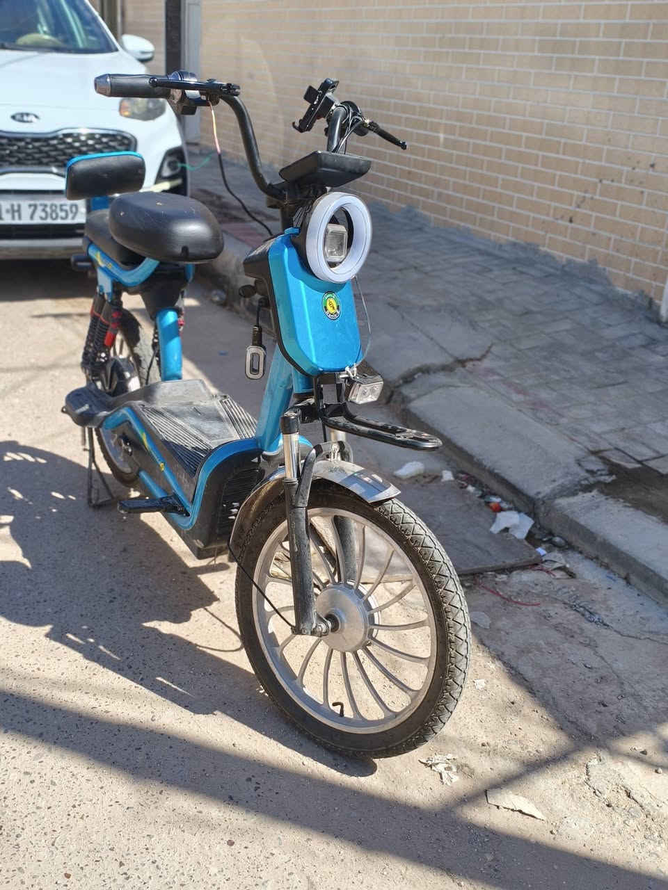 السلام عليكم دراجه شحن للبيع حجم20 بيه عطل بس السكليتر وسعر الدراجه ب240 للتواصل مع الرقم ***********
