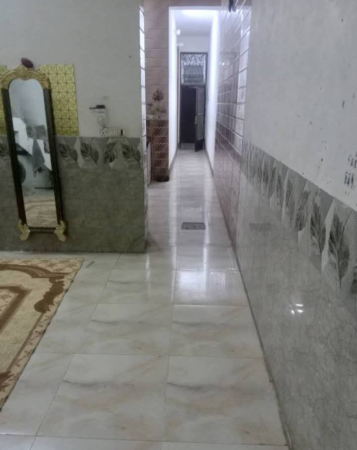 السلام عليكم ورحمة الله وبركاتة بيت طابقين كربلاء حي العسكري طاقه قطاع 18لبيت  بناجديدطبوك جمهوري طابق الرضي غرفه صاله ستقبال مطبخ مناورصحيات خارجيه وداخليه طابق ثاني غرفتين صحيات صاله 10متربيتونه صطح ***********
