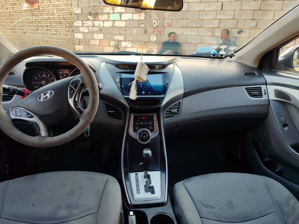 السلام عليكم النترا 2013 وارد امريكي بيبان ثنين جهة العبري بارد بدون دواخل فقط رقم مثنه مشروع وطني سنويه لل 2027مصفره هيئه وغرامات  محرك 1800 محرك وكير مكفولات تبريد شغال تخم تاير جديد حدادية امامي وخلفي جديد شاشة كامره حساسات خلفية تحكمات ستيرن سيارة جاهزه
 السعر 97 وبيه مجال  مكانه ديوانيه 
للاستفسار ***********
