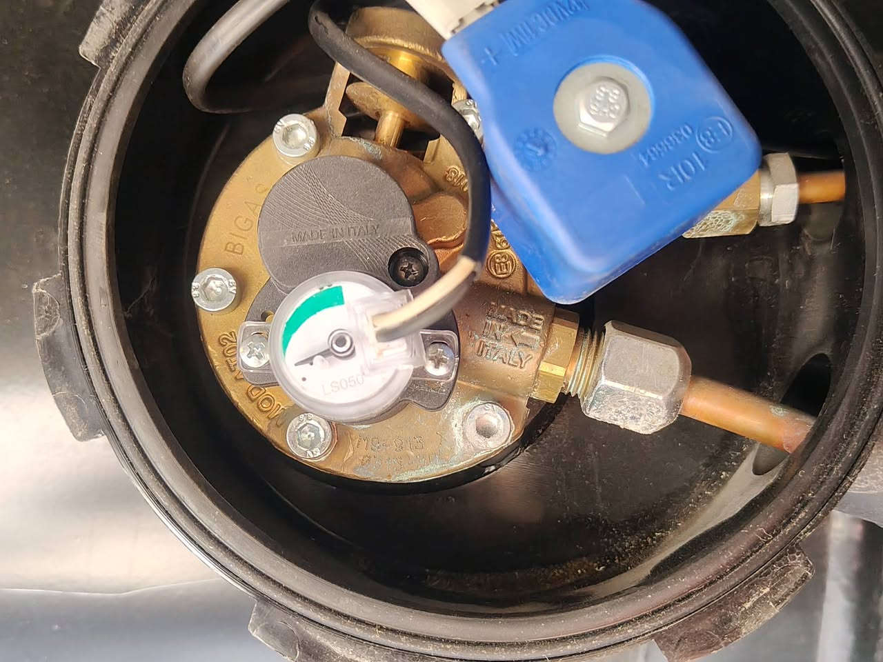 منظومة غاز للبيع 60 لتر
4 سلندر وياها الكارت مالتها 
مكاني الديوانية سعرها 300 وبيها مجال 
*********** بي واتساب
