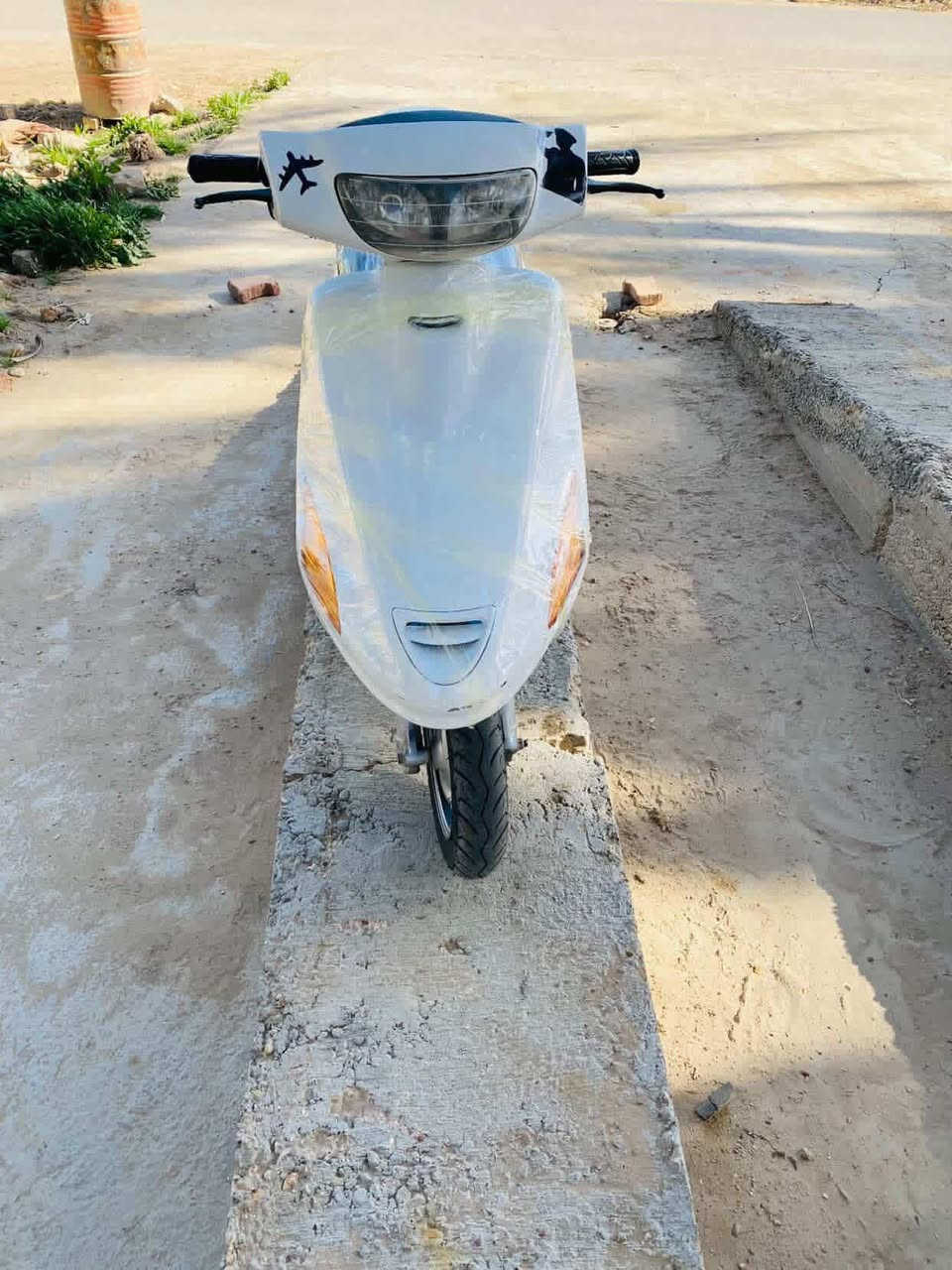 السلام عليكم.
للبيع دراجه فراشه (((مامفتوحه))) مكينه جديده ونظيفه هورن گلوب گهربائيات كله شغاله نگرة سلف وهندر  كفرات بلادي دراجه كله بلادي ورمبه صارله 5اشهر من أخذته للاستفسار على هذا رقم (***********)
