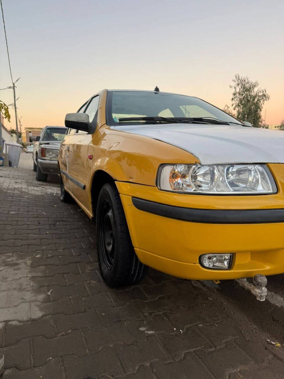 السلام عليكم للبيع سمند موديل 2012
السياره كفاله بيه بس باب السدر بي صبغ 
حداديه جديده 
باتري جديد تخم تاير جديد 
سياره حلوه وخير من الله 
مداور ثاني يوم 
رقم كربلاء مشروع وطني 
مكان السياره نجف الاشرف 
السعر 35 وبيه مجال 
الشراي يتصل وبي خير ويدلل 
مكينه وكير نضاف تبريد شغال 
***********
