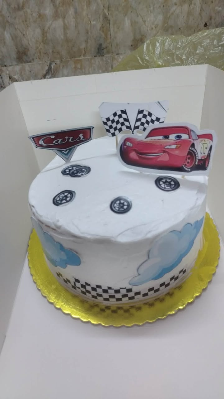 السلام عليكم حبايب يمي انسب الأسعار للكيك 
للحجز واتساب ام زهراء ***********
اجهزلج حسب الطلب
