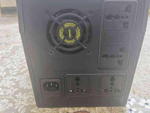 UPS اوف لاين قدره3kv وسعه 2000VA من KSTAR اصلي 100%
الجهاز مستخدم تقريبا 10 ايام بعده وكاله مابي اي مشاكل ولا ضرر انطيك ضمان اسبوع الجهاز راقي الصراحه عن تجربه وسبب البيع بعد ما احتاجه 
السعر اشتريته ب120 ابيع ب90الف مع الواير يوجد توصيل محافظات *********** 

باقي المواصفات المدخل (Input): 220–240 فولت AC ، بتردد 50/60 هرتز ، تيار أقصى 9 أمبير ، طور واحد (1Φ)
المخرج (Output): 220–240 فولت AC ، بتردد 50/60 هرتز ، طور واحد (1Φ)
السعة (Capacity): ‎2000VA
البطارية (Battery): ‎+24V
فئة الحماية (Protective Class): الفئة I
قدرة تحمل القصر (Icc): ‎3kA
