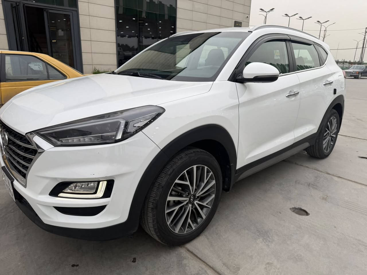 توسان 2021 خليجي فول مواصفات عدا البانوراما
سيارة مكفولة عدا رشة صبغ قليل في باب

السائق من جوة مقدار شبرين فقط والباقي 

مكفول من كلشي رقم بغداد تحويل مباشر

السيارة مواصفات حقيقية وليس عمل 

خمس عدسات زينون 

بصمة وتشغيل عن بعد 

كاربون فايبر ع طول الدشبول 

شاحن وايرليس 

حساسات امامي وخلفي

كشنات الامامية اثنينهن كهرباء 

شاشة اصلي وكاميرا 

ويل كروم حجم 18 

وباقي المواصفات المعروفة 

السيارة سعرها 195 ورقة 

موجودة في بغداد البلديات 

*********** ابو علي
