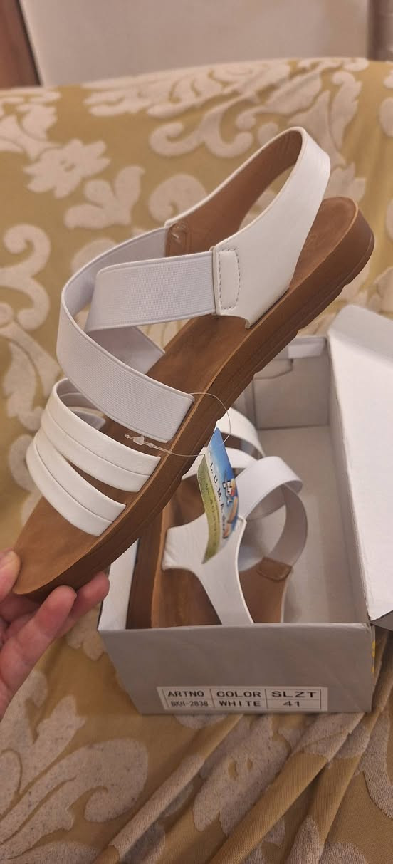 للبيع حذاء هسه وصلني وطلع كبير عليه خفيف جدا وطبي مريح جدا يلبس قياس ٣٩ و٤٠ و٤١ ..المكان بغداد ويوجد توصيل لكل مكان


**إذا كنت صاحب هذا الإعلان وتريد حذفه لأي سبب، رجاءا أرسل رسالة إلى الدعم الفني**