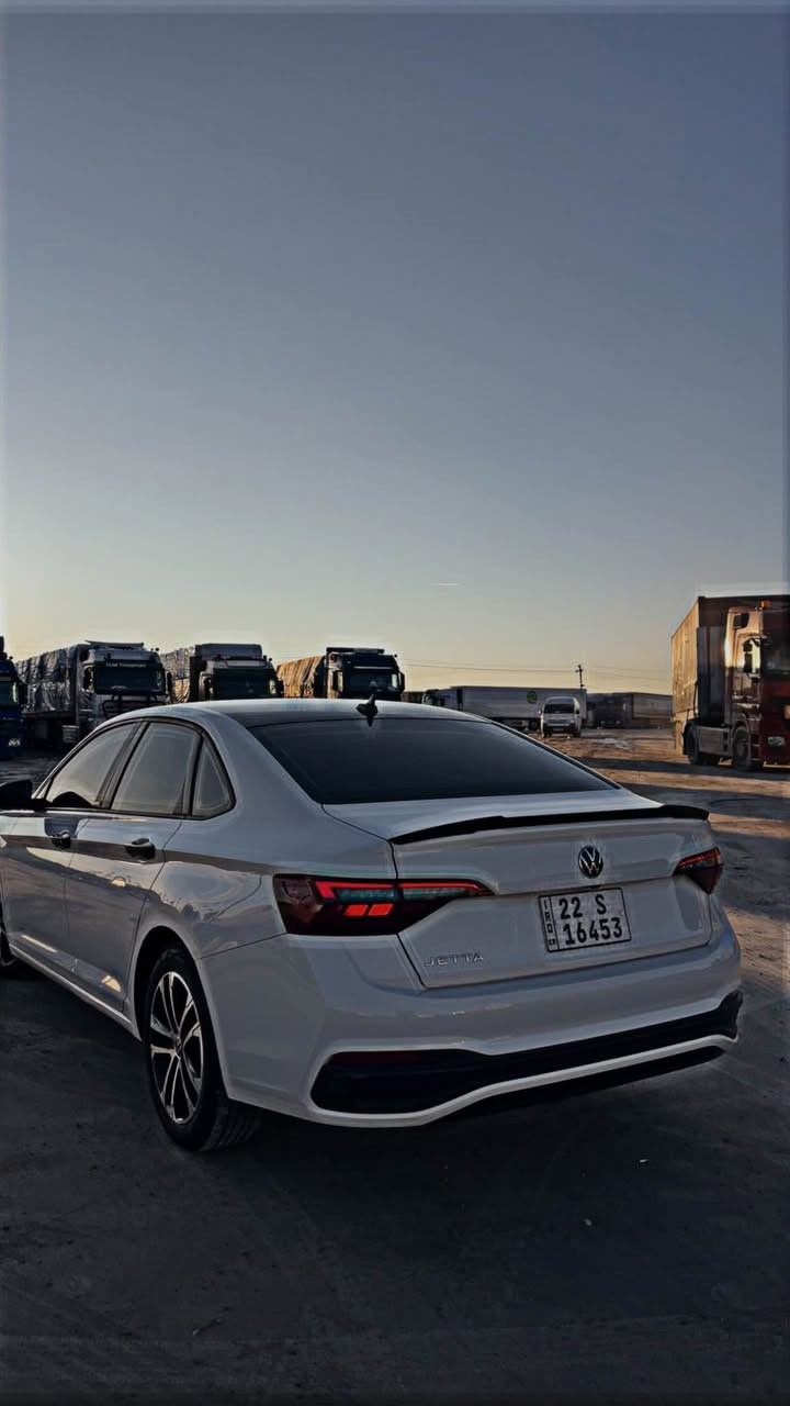 سلام عليكم 🖐️

‏Volkswagen jetta 2024
الفئة : sport
المواصفات:
كامره 
شاشة 
نقاط عمياء
حساسات
وضعية القيادة : normal. sport. eco
اوتو ستوب 
تحكم ستيرن
تثبيت سرعة 
رادار
الضرر : جاملغ سكن وباب السكن بيها تعديل بارد ممفتوح 
السيارة ماشيه 24 الف سيارة كلش نظيفه وبدون نواقص شرط تحويل والغرامات 
السعر : 185 ورقه وبيها مجال 
رقم الهاتف : *********** كركوك, العراق
