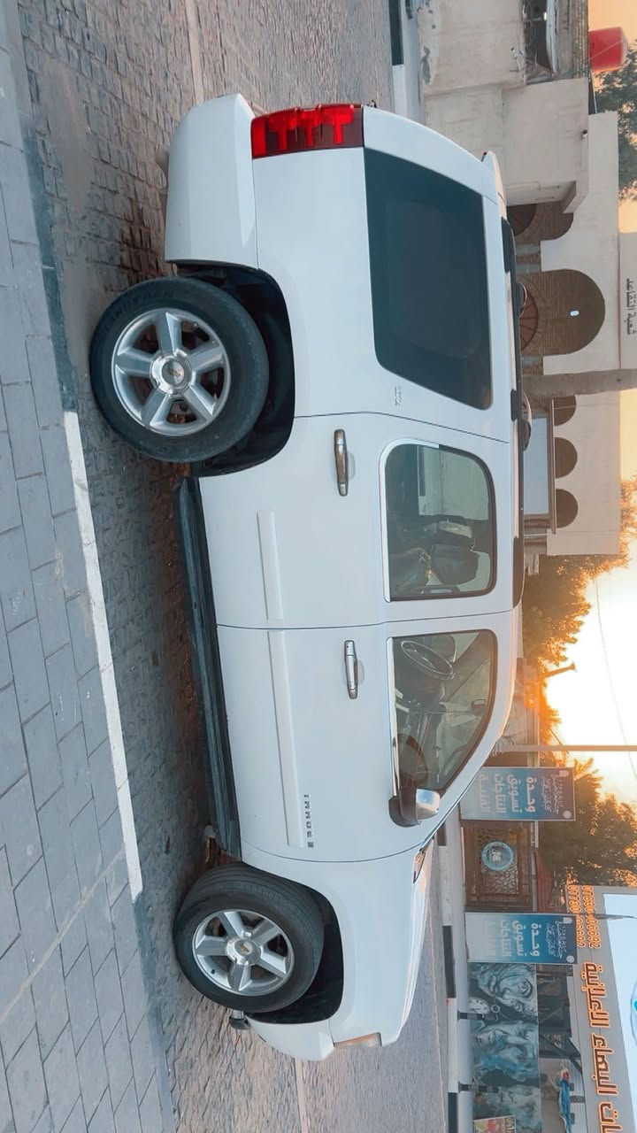 السلام عليكم رمضان كريم. من رخصه الادمن
تاهو 2007 فول LTZ بتره 
 كفاله ضربه صبق  موصفات  شاشه كامره 
لايت زنون  كير محرك شرط  تخم تاير جديد 
دواخل جديده  وارد خليجي 
 رقم جديد  بغداد  المالك بصره 
سعر 190
 بصره شط العرب. الجزيره 
رقم الهاتف. ***********
واتساب ***********
