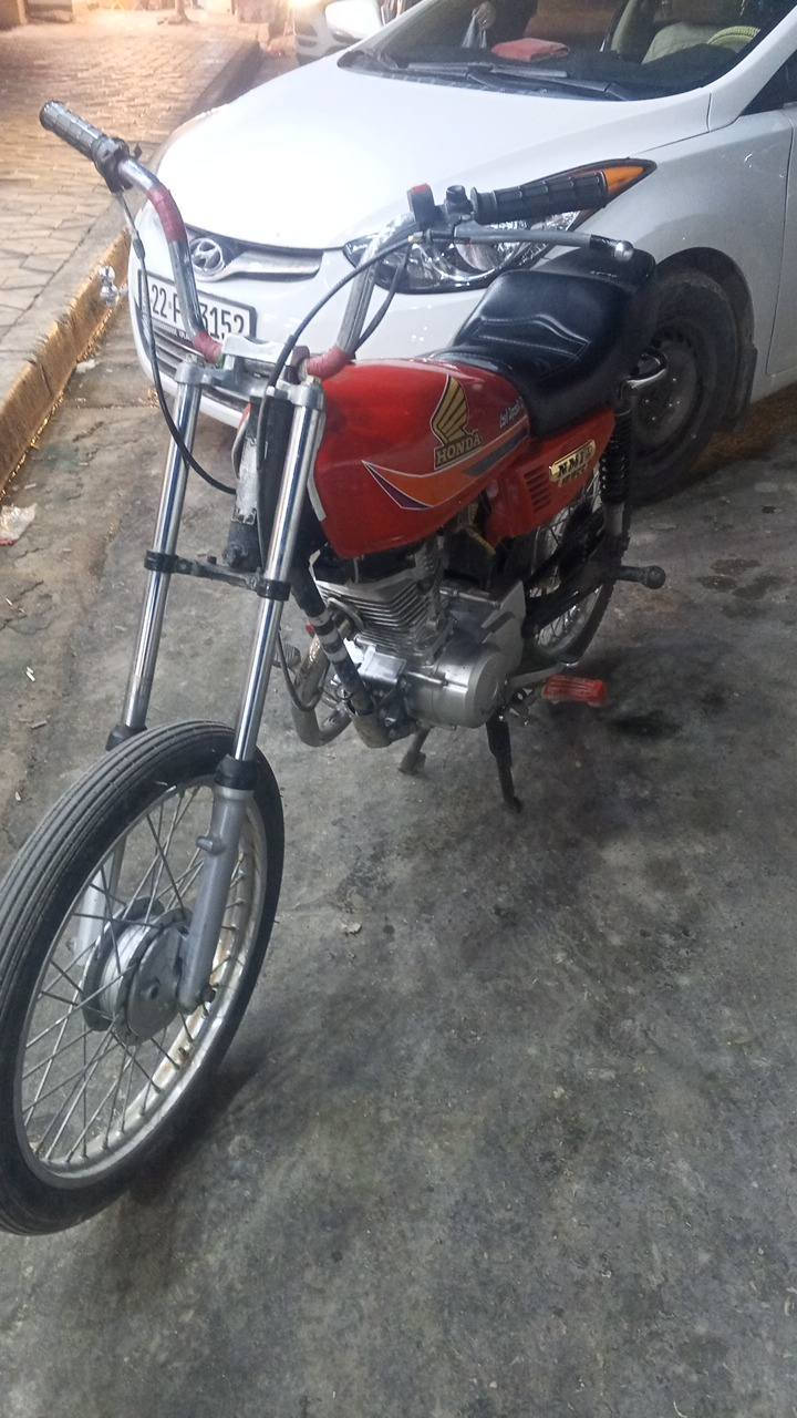 سلام عليكم ورحمة الله وبركاته دراجه للبيع السعر 500و بيه مجال دراجه اوراق اصولي مكينه نضيفه تخبل مكاني صويره فرع مستشفى المؤيد دراجه موديل 24رقمي ***********
