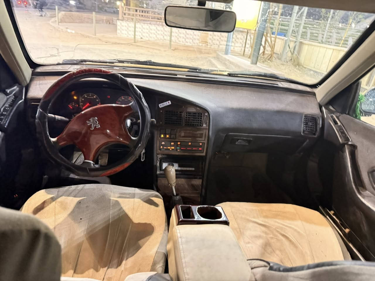 بيجو بارص موديل 2015 سنويه مجدده ل29 مصفره هيئه وغرامات تحويل بكيفك السياره مبدل بيهه جاملغ امامي فقط والباقي كفاله لاضربه ولا تعمير سياره كفاله مكينه وكير وتخم تاير حداده وتبريد وجاهزه. من كلشي سيارع عروس السعر28
الاتصال *********** متوفر واتساب 
@الجميع
