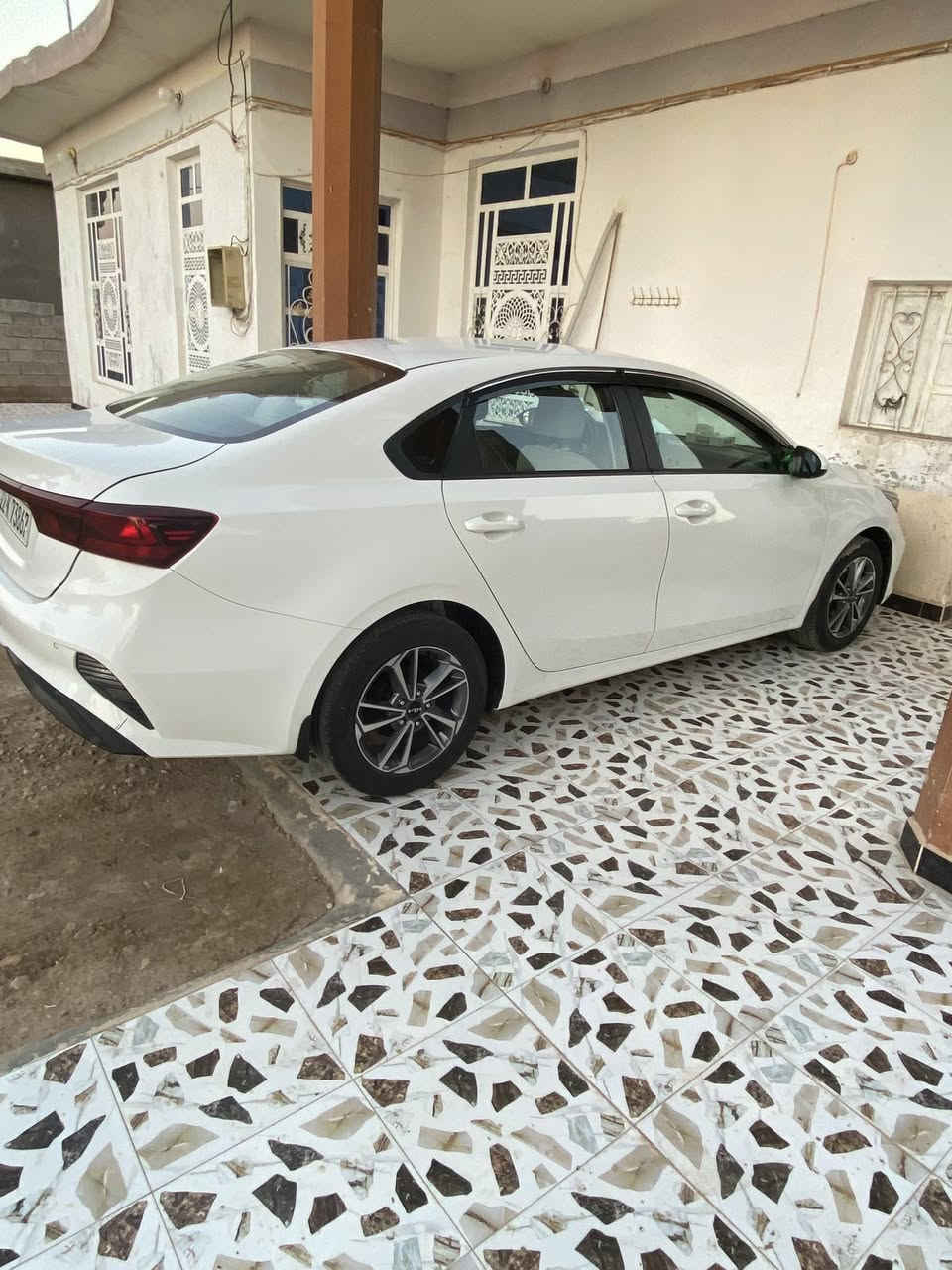 سيراتو 2023 اربيل سنويه 29 مكينه 2.0 دوش 
شاشه 
ماشيه 60 
لد نهاري + منضومه زينون 
كامره دواره 
حساس خلفي 
قطعتين تبريد
مانع انزلاق 
مخرج UBS
وباقي المواصفات معروفه 
السعر 188 
0780 200 7843
***********
واسط عزيزيه
