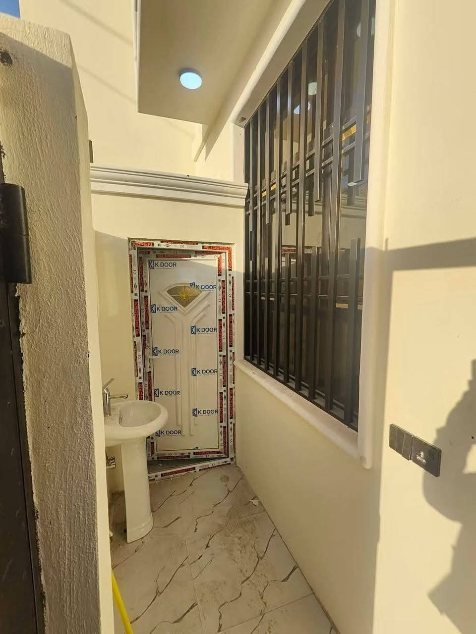 اللهم صلي على محمد وال محمد بيت 50 متر طابقين طابوك في كربلاء منطقة عكد بليبل اله اكثر من مدخل 1. مدخل من جها فندق البارون
2. مدخل من جها كنطرة السلام 
3 . مدخل من جها شارع ميثم التمار 
منطقة سكنية تتوفر فيها جميع الخدمات تبليط ارصفه 
طابو زراعي قرار محكمه سند 25 
جدأ قريب من الأمام ع 
للأتصال او واتساب ***********
***********
