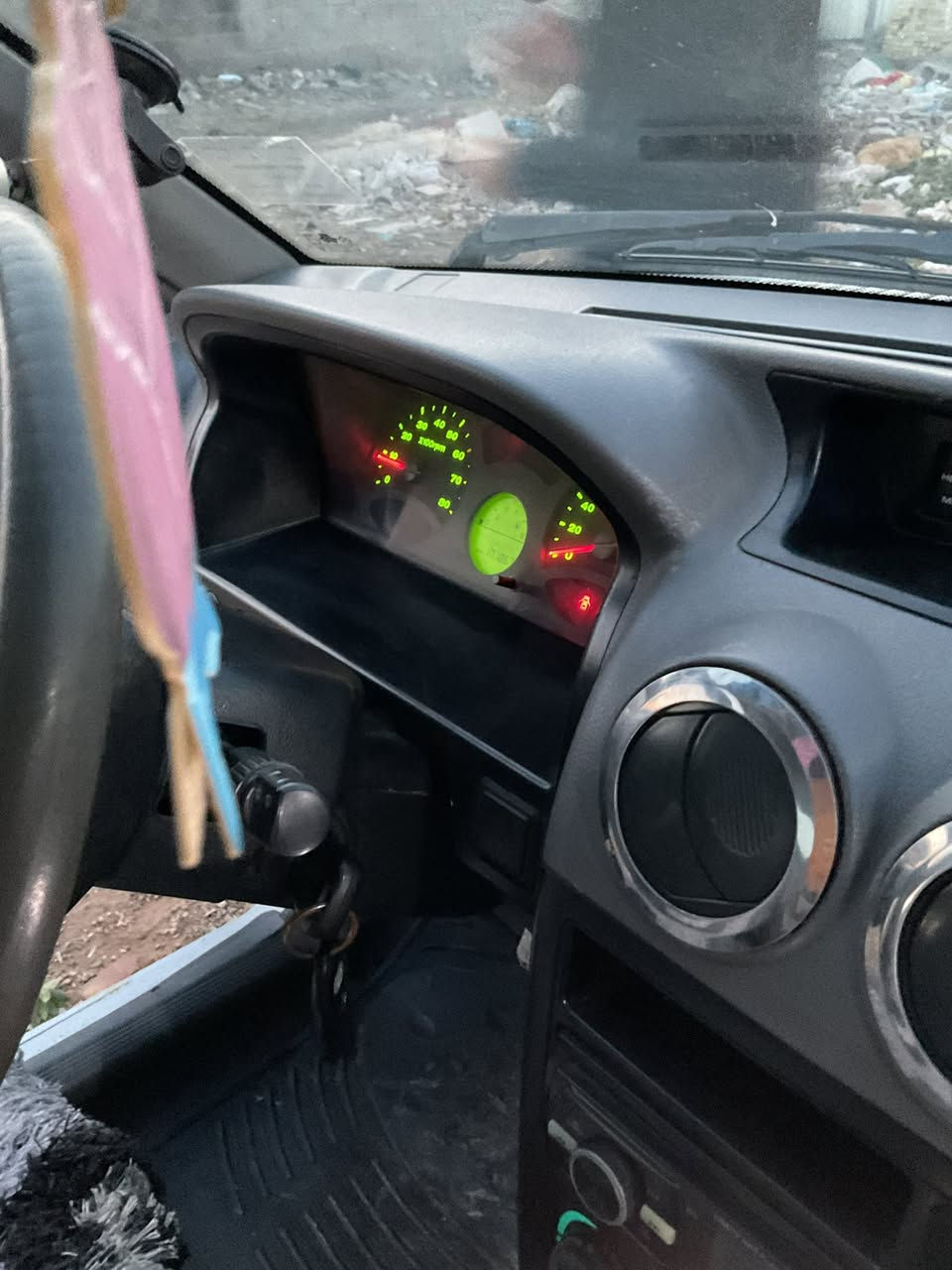 السلام عليكم اخوان السياره2015سايبه للبيع كير مكينه شواصي كفاله على وضع الشركه اثر خياسات بالذيول مال جمالغ مكاني بغداد  رقم التلفون ***********
