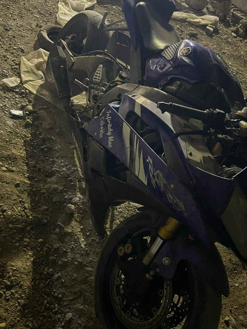 للبيع دراجة نارية ياماها R6
 • الاسم الكامل: Yamaha YZF-R6
 • الموديل: 2006
 • السعة: 600cc
 • عدد السلندرات: 4 سلندر
 • ناقل الحركة: يدوي (قير)
 • اللون: (ازرق)
 • الكفرات : كاملة وصابغهن مرجعهن بلاد ونضيفات بس يرادلها شد
 • الحالة: شغالة وتمشي، تحتاج فحص/صيانة حسب رغبة المشتري
      • تسجيل الدراجة : رقم بس ما مستلم الرقم حولها باسمك واستلم الرقم
 • التزويدات : عليها هاوزن وزنجيل اصلي سعرة 80 دولار واكزوز اكرابوفكج 
 • الملاحظات: الدراجة تشتغل طبيعي
 • يوجد صوت بالمحرك عند الحرارة (مذكور بكل صراحة)
 • بدون حوادث 
 • سبب البيع: ظروف خاصة

📍 الموقع: (البصرة / ابو الخصيب)
📞 للتواصل: ‭٠٧٧٦ ٢٧٥ ٠٥٦٢‬ واتساب او شريحة
