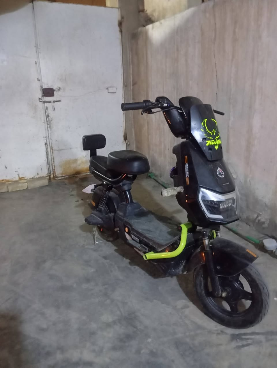 سلام عليكم باسكل شحن للبيع موديل 25 مناقص اي شي كامل مكمل بس وصخ بطارياته جدد عقل جديد 
بريكات شغال كهربائيات شغاالات لايت زنون ابيض تايرات نضاف
مكان كربلاء حي الحر
***********
