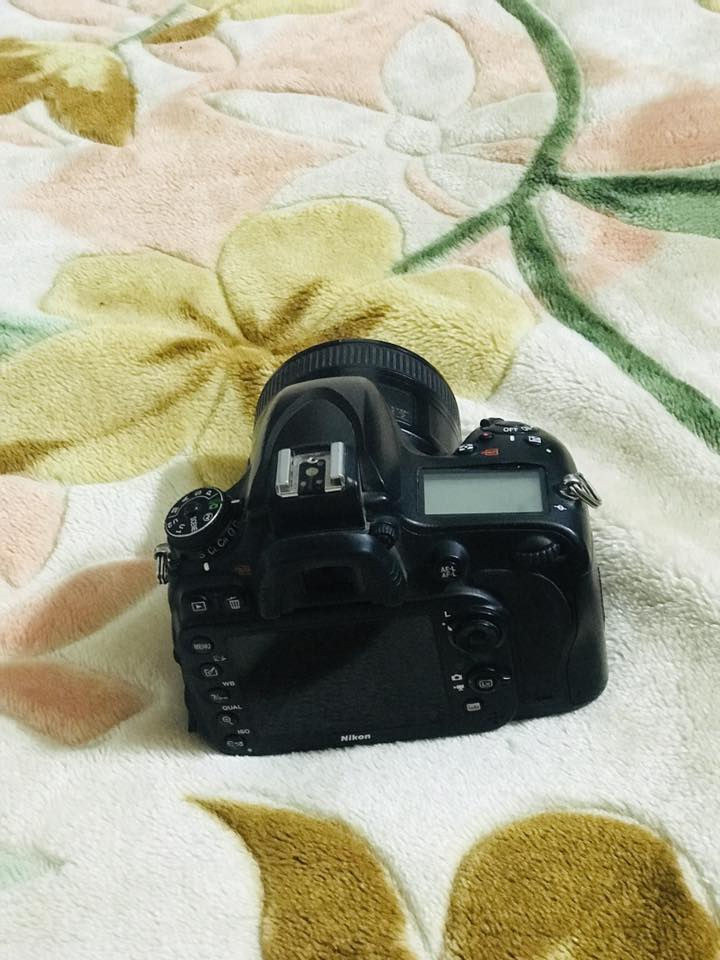 سلام عليكم كامره نيكون سعر خاص مضروب شتر فقط مستعمله شي بسيط الله شاهد كامره تخبل ***********
