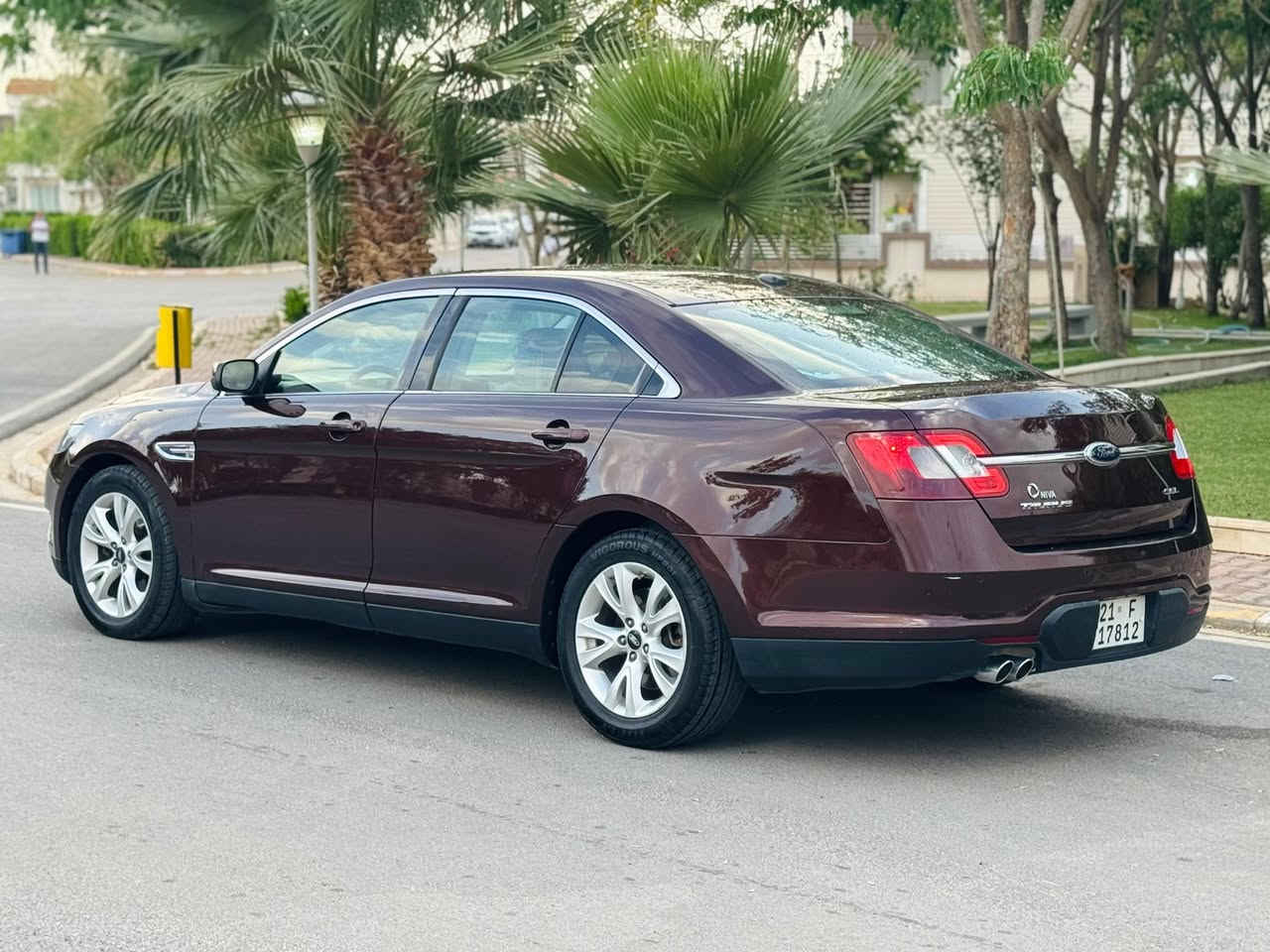 سلام عليكم 
*********** 📞 
سعر  ( 92 ) قفل
~~~~~~~~~~~~~~~~~~~~~
من رخصة الادمن المحترم 
اخوية اقرا تفاصيل قبل مااتخابر 

فورد تورس موديل 2010 خليجي ( شركة نيفا )  بدون صبغ بدون تبديل 
مواصفات( SEL ) 
كير و محرك ممفتوح شرط ، حته لل واتر بم ممفتوح 
سيارة جديدة ماشية 141 الف حقيقي 
.................................
محرك( 6 ) سلندر 
كير اوتو + عادي 
كشن كهرباء  
تحكمات استيرن 
شفتات استيرن 
تبريد قطعتين شغال 
اربع جامات كهربائي شغال 
سنتر لوك شغال 
كهربائياتة كلة شغال 
ليد بدعامية
كود ع باب 
باتري جديد 
لايتات زينون اصلي 
تخم تاير جديد 
صدر امامي خلفي جديد
رقم و سنوية جديد لل 2029 
سيارة بل حقيقة احلى من صور 
اخوان سيارة جديدة 
------------------------------ 
ملاحضة : اخوان صور سيارة بدون فلتر كاميرا عادية 
--------------------------------
مكان سيارة ديالى خانقين 🏠
