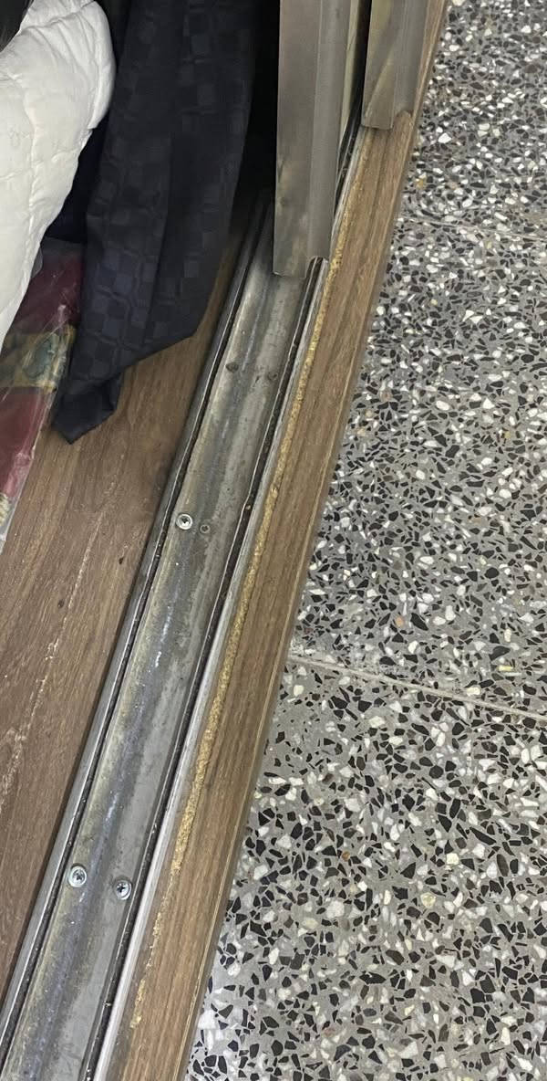 غرفه نوم تركيا اصلي ثقيل 
5قطع 

بيها ملاحظات بسيطه 

رايدها ب٢٥٠ وبيها مجال 

مكاني فلكة حي النصر 
***********
