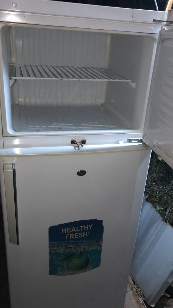 السلام عليكم ثلاجه ريحانا للبيع ١٨ قدم للبيع حياكم الله ماطور بلادي غاز بلادي ***********
