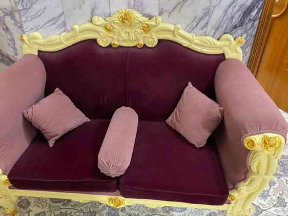 السلام عليكم 
تخم قنفات مكون ست قطع ٤ نفر واحد ١ عدد ٢ نفر ١ عدد ٣ نفر 
السعر ٢٠٠ العنوان حي الحسين
الرقم ***********
