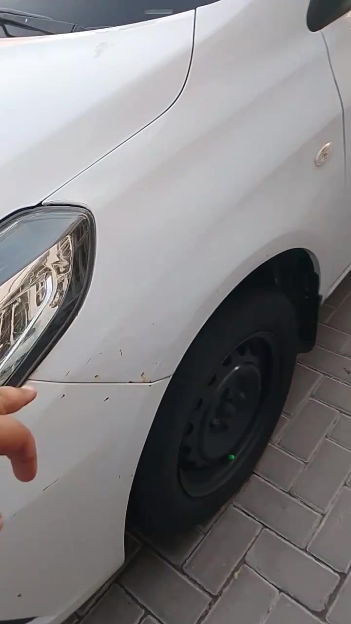 السلام عليكم 
نيسان سني هندي موديل 19 رقم ربيل شكل جديد نكليزي 
تحويل شوكت ما يعجبك حولك.. ماشيه سياره 98
السياره مكفول من الضرب لا تبديل باب سايق مفتوح باب خلفي بارد جملغ خلفي هلال صبغ بسيط فقط 
.باقي كفاله عامه.. كير محرك تبريد مكينه كفاله 
تخم تاير شواصي مكفولات.. تبريد ثلج 
سعار سياره 95ورقه بي مجال حك جيتك العمله 
العنوان بغداد بلديات نتصل وتدلل 
 ***********

