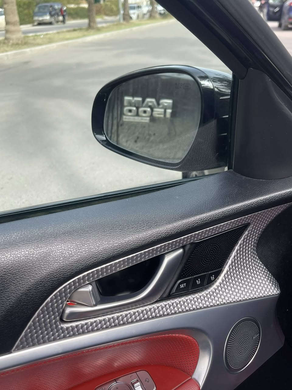 سلام عليكم 
جنسز g70 
2023
فول بانورما 
مكين 2000
ترحيب مرايا 
رادر امامي  
دخل احمر 
حساس امامي خلفي 
رادرات جانبيه 
السياره فول برستيج
الحادث صيغ قطعتين جاملغ وبنيد
السياره حلو  كلش السعر 200 
***********
