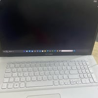 لابتوب نضيف جدا جدا استعمال شخصي فقط السعر ٣٥٠ وبي مجال  للشراي  وهاذا...