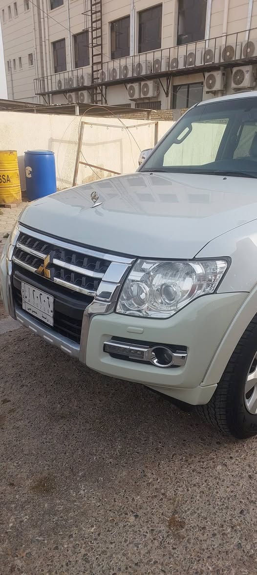 السلام عليكم للبيع باجيرو ٢٠١٨ كويتي بدون فتحه رقم واسط ماشيه ٢٠٠ السونار بالمنشور سياره حلوه وجاهزه بدون نقص بيع فقط مكان السياره واسط الكوت السعر ١٨٥ [***********]
