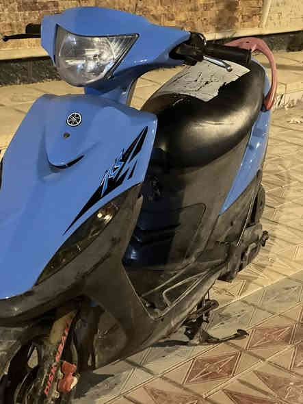 السلام عليكم 
شباب دراجه ماكس عدله للبيع حاويه صارله شهرين ونص او ثلاثه اشهر طالعه واوراق الدراجه ماله الحاويه موجوده ودراجه ما مفتوحه المكينة وكهربائياته كله شغاله هاي كفراته تجاريه الشادينه عليها وكفراته الاصليه موجوده 
ومحتاج واريد أبيعه 
السعر مليون 
التواصل على الخاص 
والرقم ***********
وعلى الواتساب
