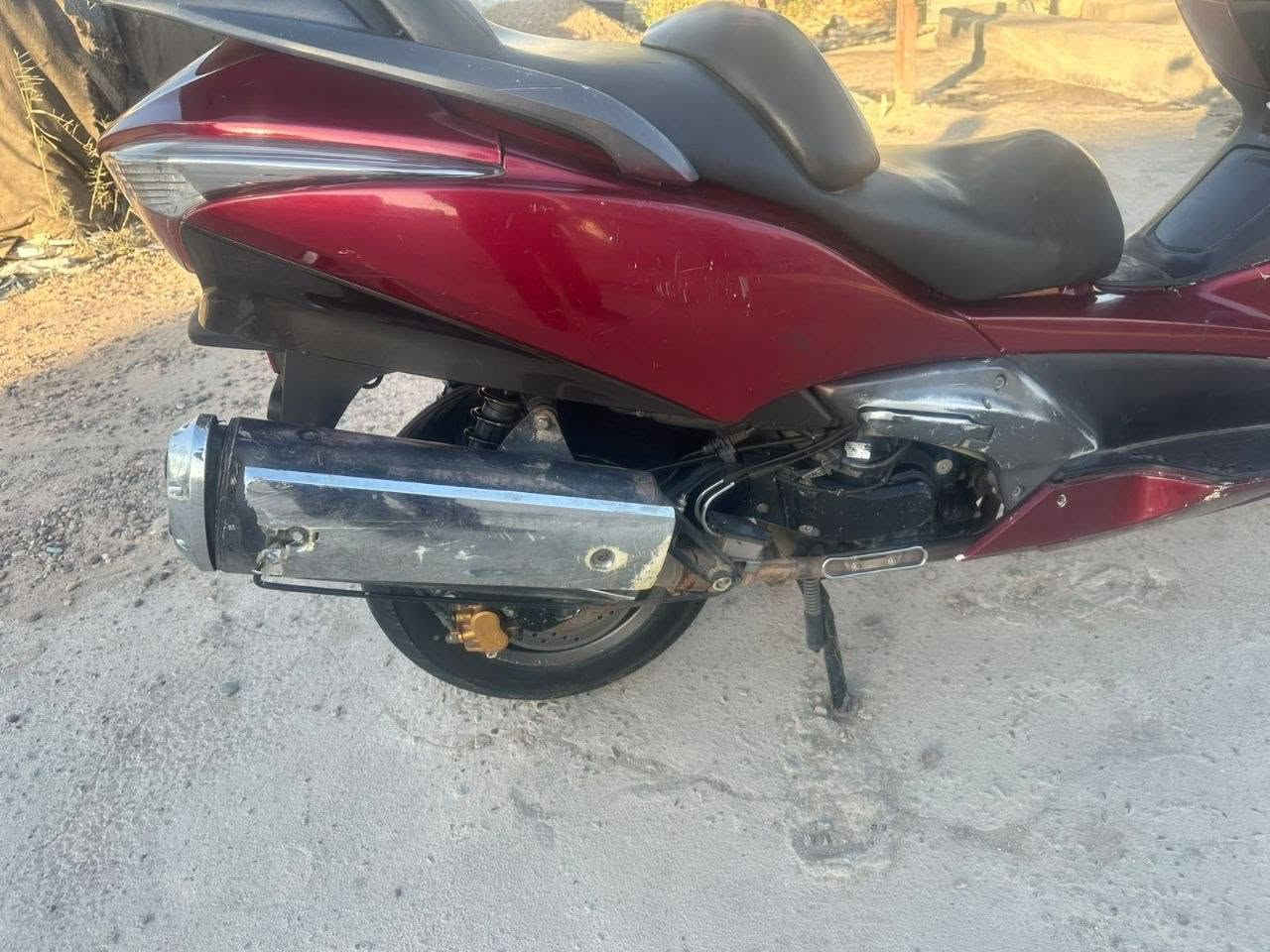 السلام عليكم سلفر GT فول الدراجه ABS اوفر مود كامله فقط بيها حادث بجم ما متاثره كلش بس كفر حماوه جوه النص كهربايات كلها شغاله استان حساس شلعه معدل تخم تاير جديد مكينه خرسه السعر 1650 مجال حك الجيه العلوان بغداد حي العامل رقمي ***********
