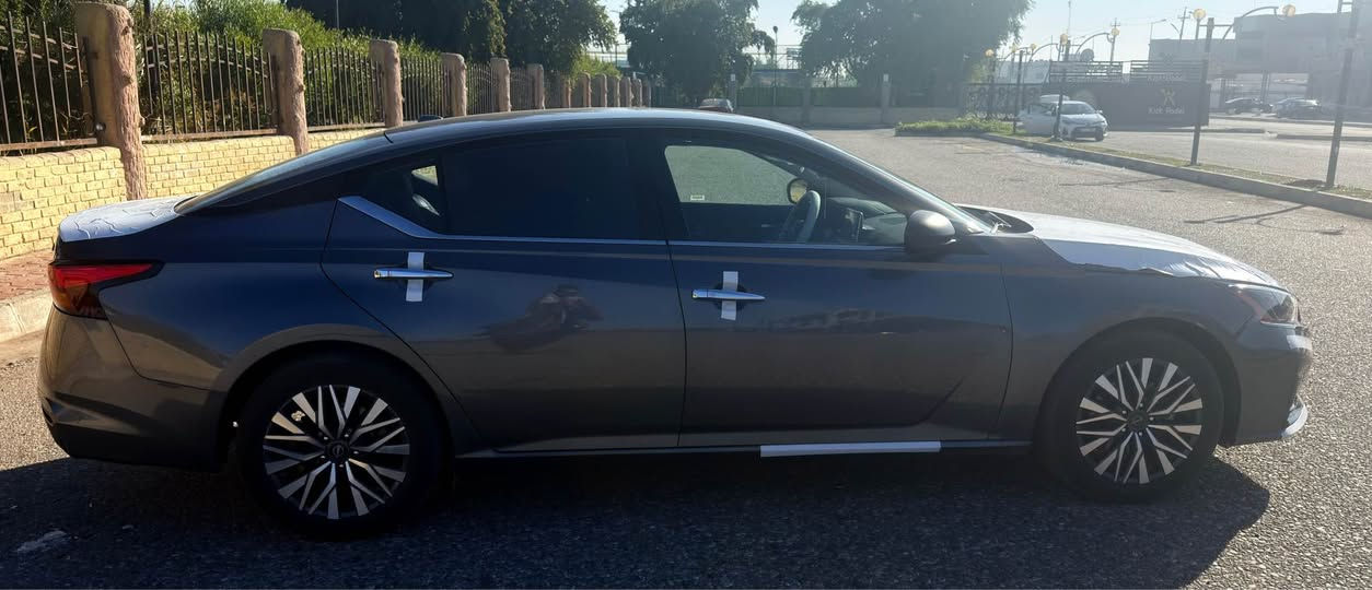 NISSN ALTIMA   SV  2024
السعر  170 $
اللون  نفطي
بدون صبغ بس بي تعديل واحد بل جاملغ امامي سياره كلين بدون ابر باك 
 والشواصي والدواخل مكفوله من الحادث
المواصفات الفئة ال SV 
حساس ضغط هواء الاطارات
رادار امامي + رادار جانبي + توقف ذاتي
شاشه لمس 
كشن شامو
شاشة ذكية + مخرج usb عدد 2 + مخرن taypC 
عداد المسافة :- 24الف ميل فقط
لايت زينون + ليد نهاري 
 كشن السائق كهرباء
كاتي تترقم شمالي
 + بصمة تشغيل + تشغيل عن بعد
العنوان كركوك
رقم الهاتف :-  *********** كركوك, العراق
