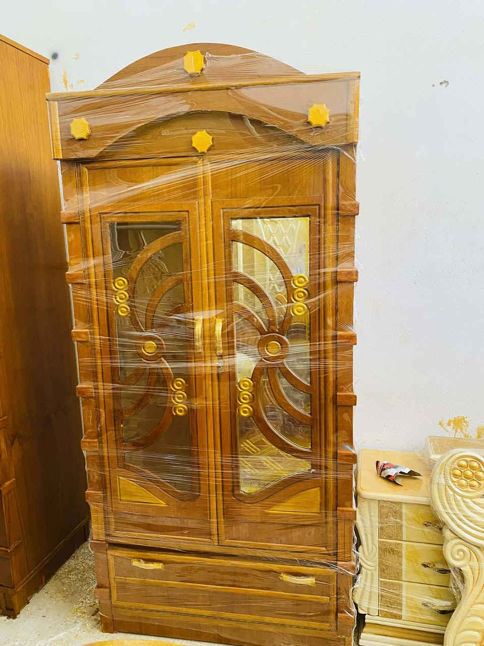 غرفة نوم عراقي مستخدم اخو الجديد وباسعار مناسبة شغل درجة اولى مرتب ضهر جرجوبة السعر 775 الف وبيها مجال للطيبين 
رقم الهاتف ***********
