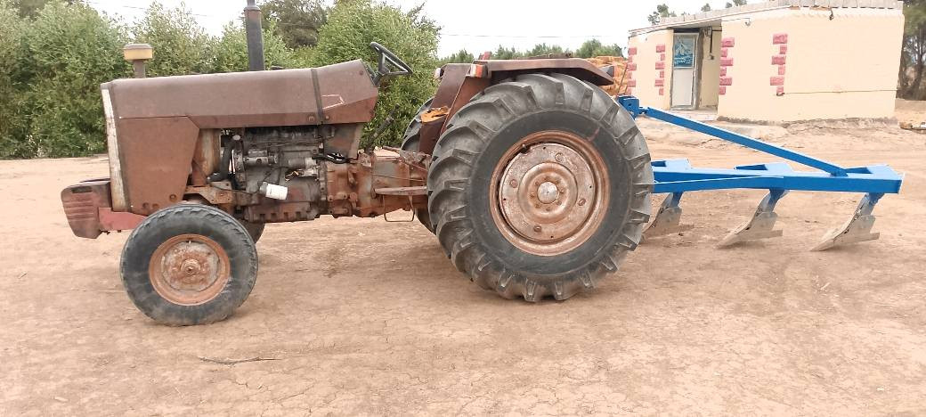 السلام عليكم  
مكينه فوركسن ا نكليزي  للبيع موديل 81.رقم وسنويه. مكينه مكفوله كفاله عامه  من كير محرك لا تنقيص ولا تبخير كير وهودروليك على الشركه.  تخم تاير ب الجيس. بور دنفص. تخم ثكال كما موضح. راديتر جديده.   وراها فدان 
مكينه جاهزه للعمل. كرهباءيات. كامله. نقص باتري....  
اخوان المواصفات مذكور ه لا تسالني عليها. واني مسؤل عن كلامي. الاستفسار. ***********
