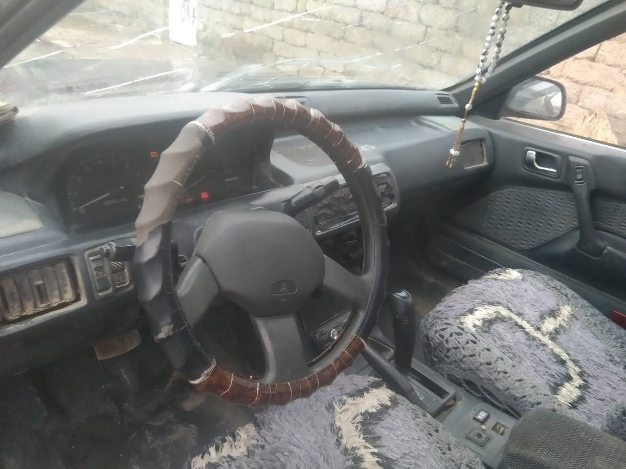 سيارةكلند(ميستوبيشي)
موديل1989

گير أوتوماتيكي 

رقم ألماني

تحويل وكالة بشرط

بدون كوبون بنزين لان ماسوين كوبون

مواصفات(أربع جامات كهربائي+سلايد)

عنوان سيارة(دوميز٫فايده)
سعر(18)ورقة 
رقم الموبايل (***********)
