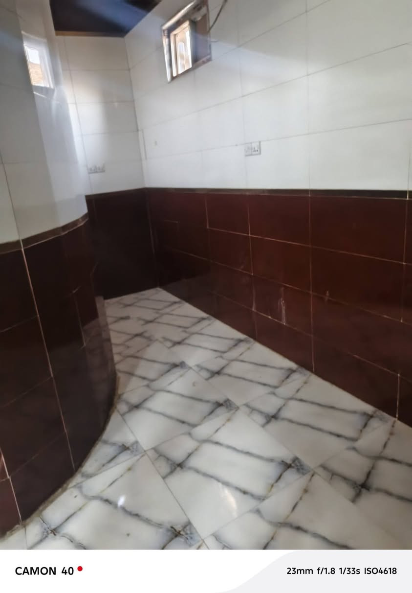 مشتمل لايجار مكانه شطره فتاحيه قراب مجمع بيسان يحتوي على غرفتين كبار وصاله ومطبخ وصحيات بيت نضيف ايجاره ٢٥٠الالف ***********
