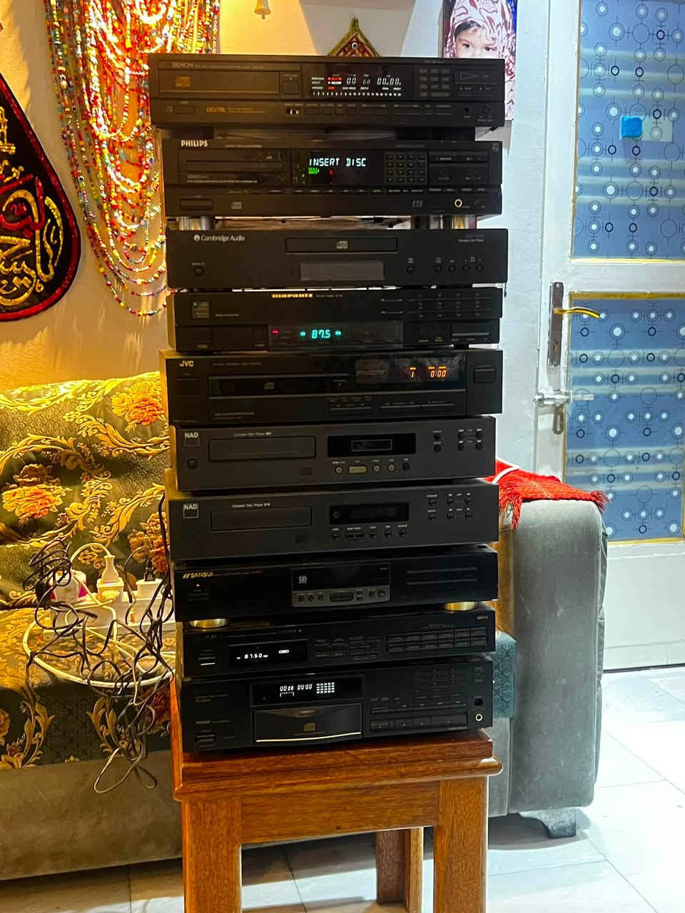 8 قطع سيديات وراديوات قطعتين مجموع 10 اجهز حجم لارج نيضف كولش كهربائي 220كولهن شغلات كهربائية 100/100 بس متروكات يرادلهن تنضيف اني ابيعهن هيج فحم بيهن باوينر وبيهن ناد وبيهن فلبس وبيهن جي في سي وبيهن دينون تابع فديو راح تفهم اكثر ابيعهن هيج فحم نته وحضك سعر قطع 10 لف يذا كولهن ويذا مفرد سعر قطع 25 لف مكاني بغداد ***********
