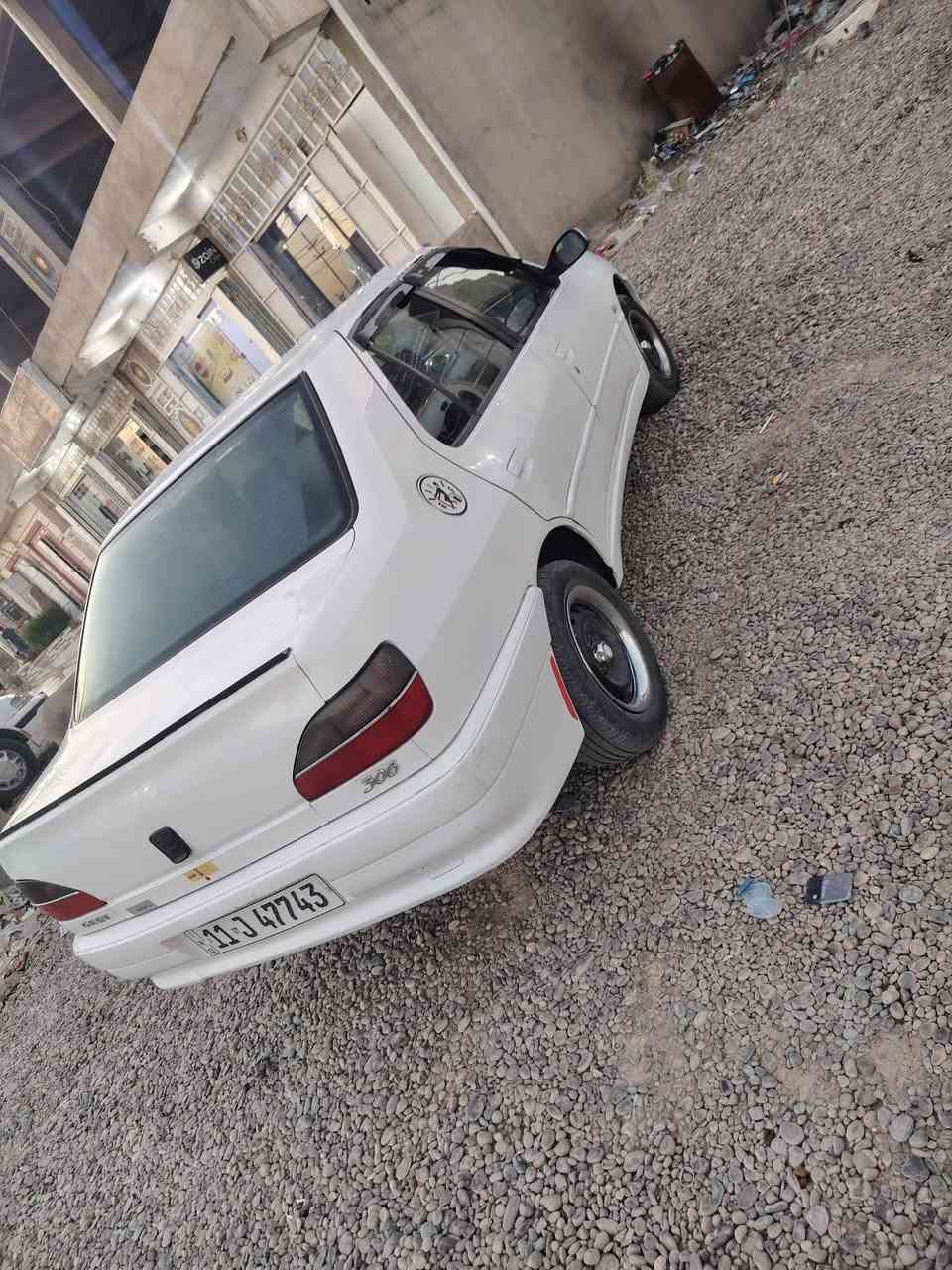 السلام عليكم مكلف بالنشر للبيع بيجو 306 رقم بغداد دولي سنويه  2028 شرط التحويل تبريد شغال محرك كير صدر تخم تاير جديد باتري جديد داخل حيل نضيف سياره جاهزه ماتصرف عليها ربع بيها جاملق وبنيد تبديل بلادي وجاملغ خلفي نصه  صبغ  بدون دواخل السعر 45 وبيها مجال مكان العلم اربيضه ***********         ***********
