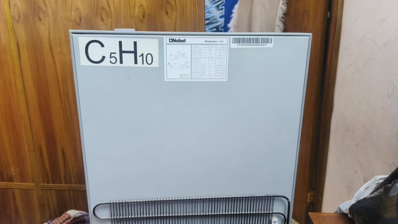 ثلاجه 10قدم نظيفه لازلخ لا شخط تجميد وتبريد فريزر بغداد زعفرانيه بسعر مناسب ***********
