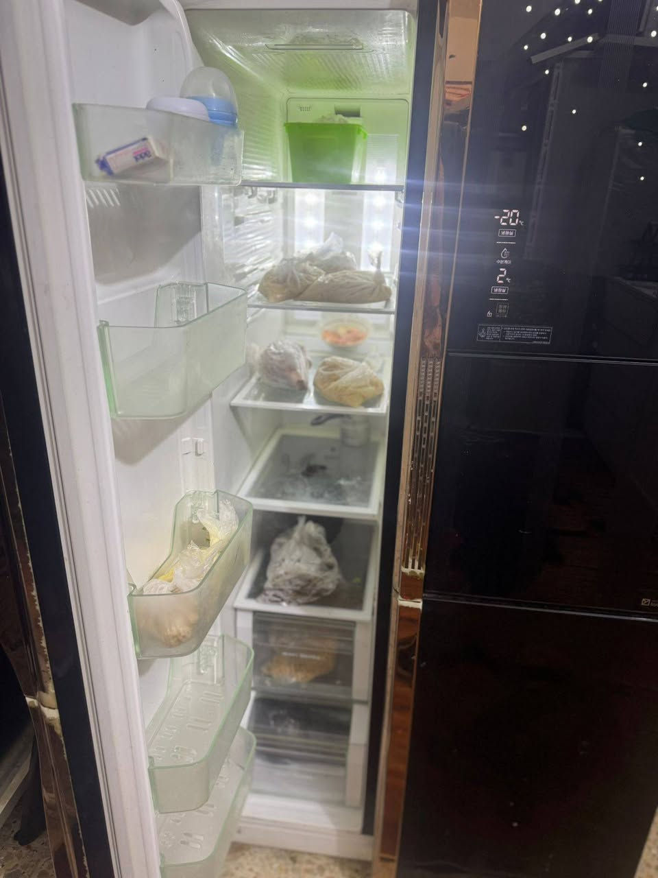 من رخصة الادمن.  ثلاجة ماركة اصلية سامسونج اخت الجديدة الحجم الكبير
بيع مستعجل 750 مكانها بالمهندسين...  مكلف بالنشر


**إذا كنت صاحب هذا الإعلان وتريد حذفه لأي سبب، رجاءا أرسل رسالة إلى الدعم الفني**