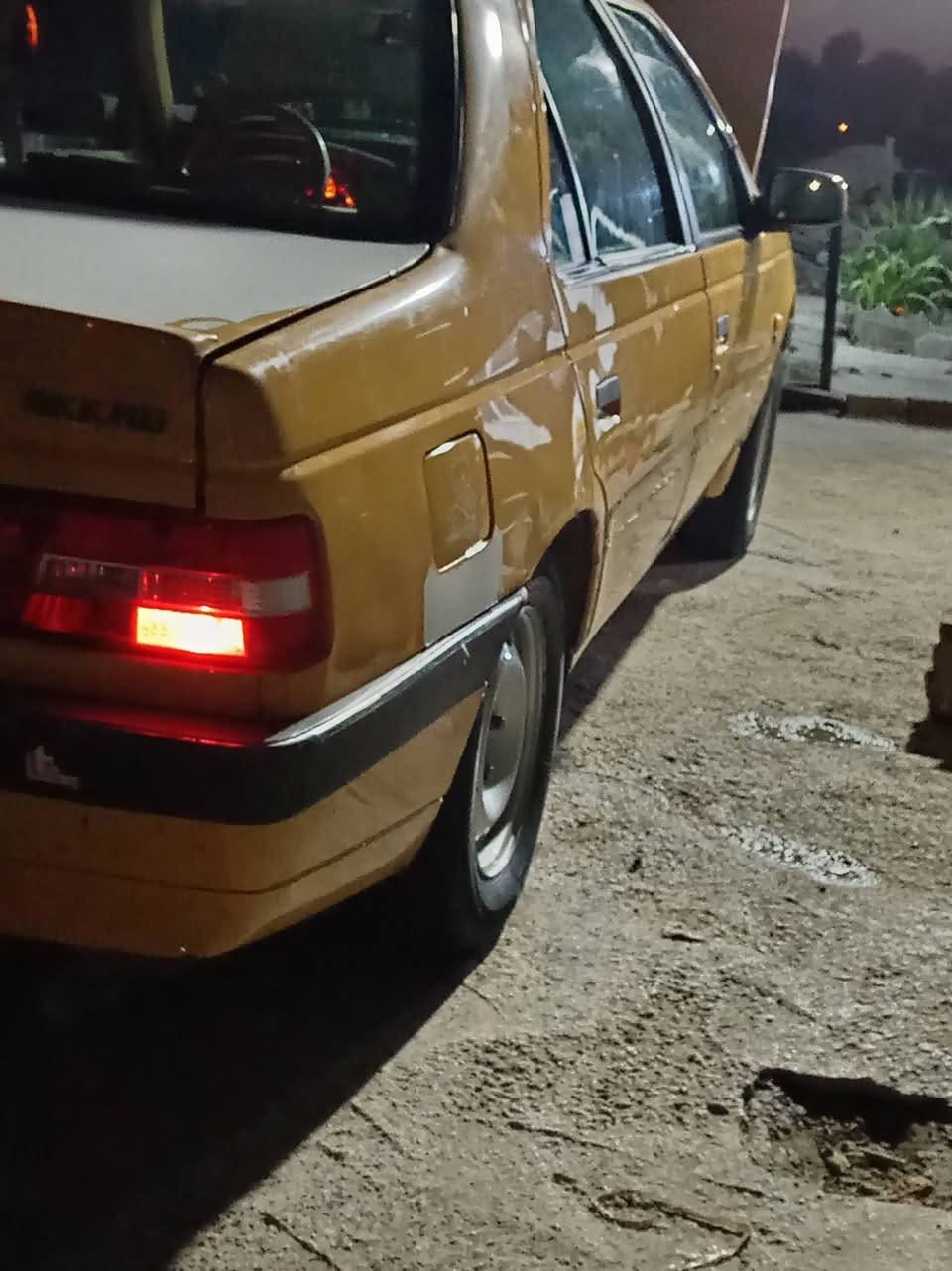 السلام عليكم
بيجو أكد 2016
كفاله عامه ماعده البنيد مصبوغ أثر جراد
كير مكينه تايرات
صدر نص عمر
رقم انكليزي كربلاء
مكاني بغداد الشعله
السعر 33وبيهه مجال
***********
