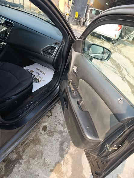 C200 موديل 2014 للبيع مبدل مكينه وكير جدد مال حاويه قبل سبوع مبدل بيها منيد وجاملخ وبيها صبغ جاملخ ايمن  والكشر نفس ما هو موضح السياره عوزها نقوصات بسيطه جدا بالصدر الخلفي بيها منظومه غاز يراد الها صيانه من بدلت المحرك ما اشتغلت السعر 73وبيها مجال سنويه لل27 باسمي *********** مكاني بغداد
