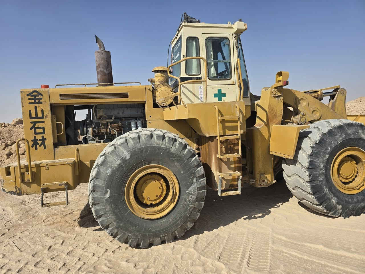 شفل للبيع حجم 95 موديل ٨٩ محرك ستندر جديد كير مامفتوح اكسنات مامفتوحه حداديه بمات جدد السعر  275 مكانه بالنجف الاتصال ***********
