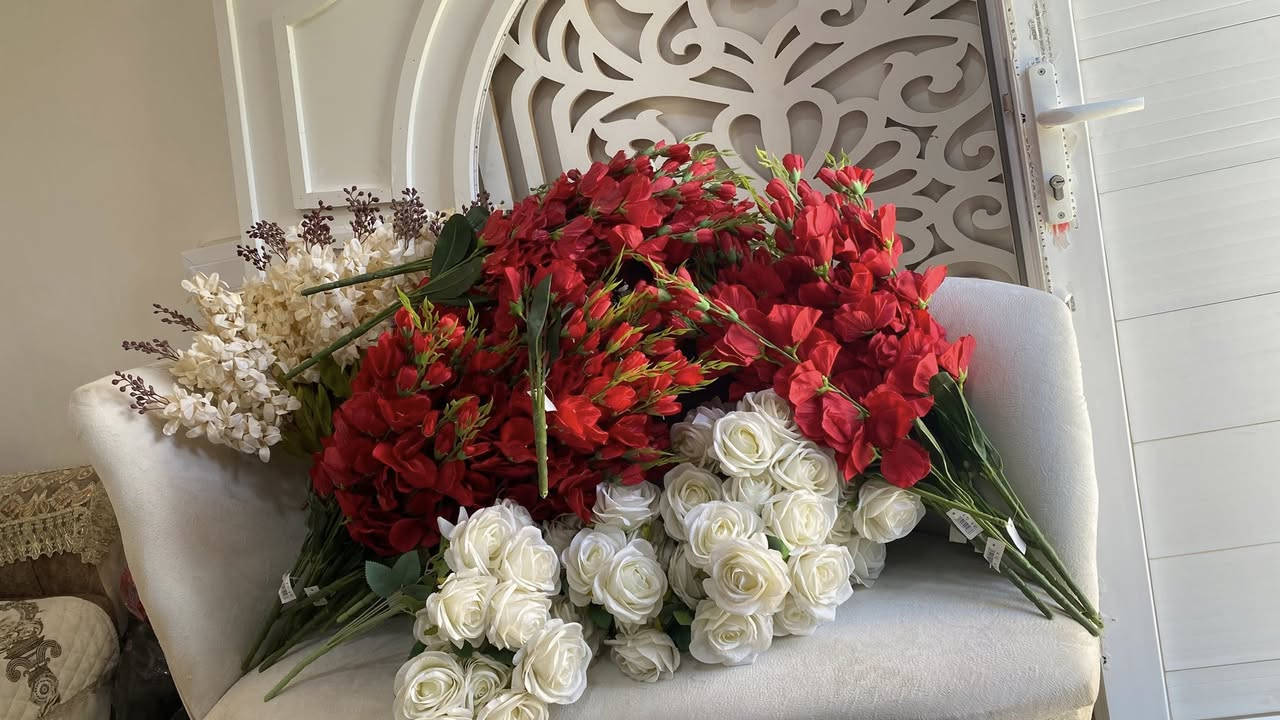غراض كوشه كامله باقات ورد وشازلون ومسرح✨
مستخدمه فقط مرتين 
***********

ورد احمر 38 
الورد البيض 20 مسكه 
الورد البنفسج 45 مسكه 
الورد لربيعي 35 

ابيع كامل 📍مكاني صلاح الدين تكريت
