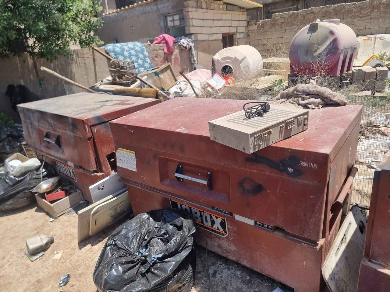 تُعرف هذه الصناديق بمتانتها، وهي مصممة للاستخدام في مواقع العمل.تتميز بهيكل فولاذي متين لحماية الأدوات من السرقة والعوامل الجوية.قد تحتوي على أنظمة أمان متقدمة، مثل "Site-Vault Security System" لحماية  السلام عليكم ورحمة الله
موجود عندي اربع صناديق 
سعر الواحد 350 الف دينار
هاتف
***********
تُعرف هذه الصناديق بمتانتها، وهي مصممة للاستخدام في مواقع العمل.تتميز بهيكل فولاذي متين لحماية الأدوات من السرقة والعوامل الجوية.قد تحتوي على أنظمة أمان متقدمة، مثل "Site-Vault Security System" لحماية  السلام عليكم ورحمة الله
