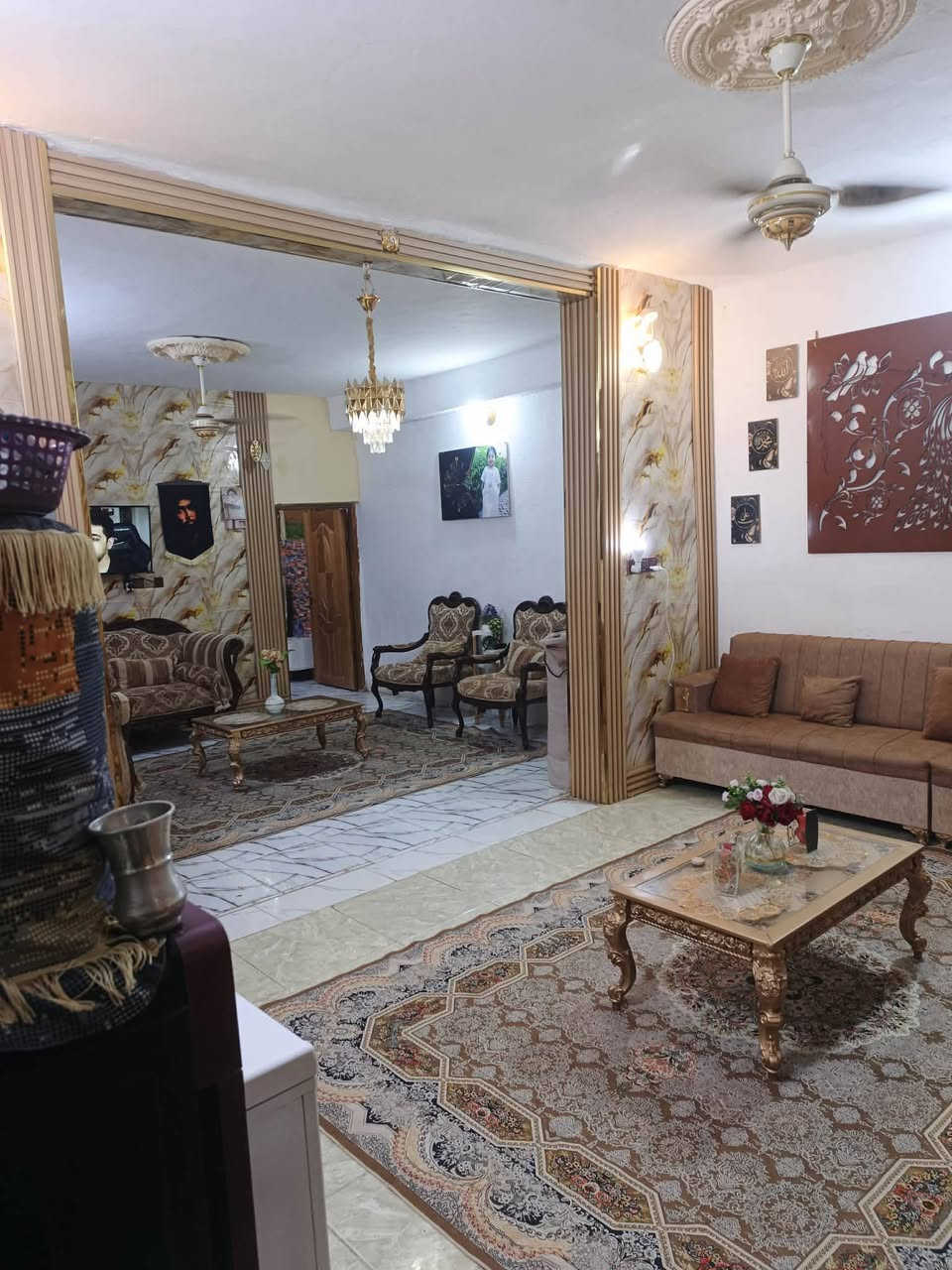بيت في قضاء الحي منطقه حي الظباط وار قسم البلدي  البيت عباره عن بيتين المساحه 450 طابو صرف تحويل ثاني يوم صب طابرك البيت رقم// 1 // مطبخ سيراميك حديث //3 // طول // العرض// 4//  متر هو صاله //9//متر  طول عرض  //4 // متر   غرفتين نوم 💤 //هول طول 10 متر // 4 ونص // متر  // حديقه كبيره مع صحبات خارجيه سيراميك ////كراج يتسع سيارات عداد اثنين  عرض الشارع عشرن متر مع انترنيت مع موالد ذهبي  هذ تفصيل البيت رقم واحد
بيت في قضاء الحي منطقه حي الظباط وار قسم البلدي  البيت عباره عن بيتين المساحه 450 طابو صرف تحويل ثاني يوم صب طابرك البيت رقم// 1 // مطبخ سيراميك حديث //3 // طول // العرض// 4//  متر هو صاله //9//متر  طول عرض  //4 // متر   غرفتين نوم 💤 //هول طول 10 متر // 4 ونص // متر  // حديقه كبيره مع صحبات خارجيه سيراميك ////كراج يتسع سيارات عداد اثنين  عرض الشارع عشرن متر مع انترنيت مع موالد ذهبي  هذ تفصيل البيت رقم واحد 

---------------يتكون البيت من 5غرف نوم ---------------

اابيت الثاني عباره عن صاله //8 // متر طول // عرض // 5 // متر  غرفتين نوم 💤  مطبخ  سيراميك حديث  5 //طول // متر //عرض //4// متر حديقه كبيره  صحيات خارجيه سيراميك حديث السعر خاص  190بيه مجال الاستفسار ***********
